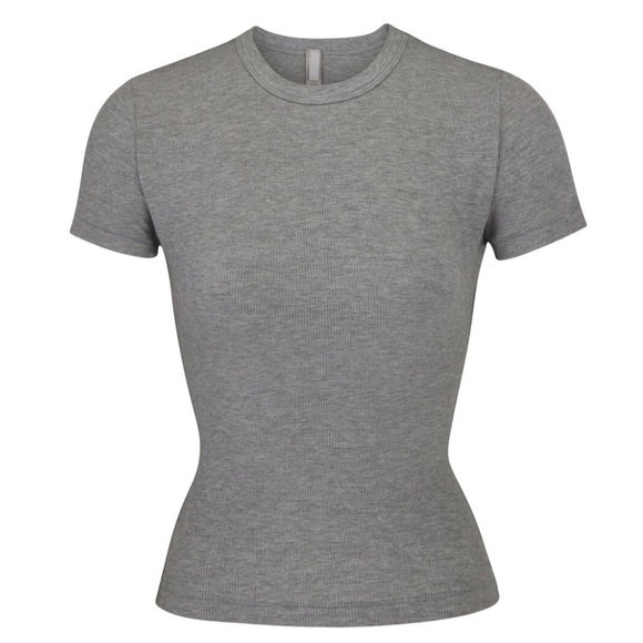 SKIMS | Soft Lounge Baby Tee - Picture 4 of 9